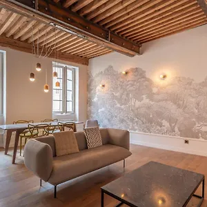 spacious-apartment-rated-4-stars-in-the-heart-of-the-old-town.hotels-rhonealpes.com/